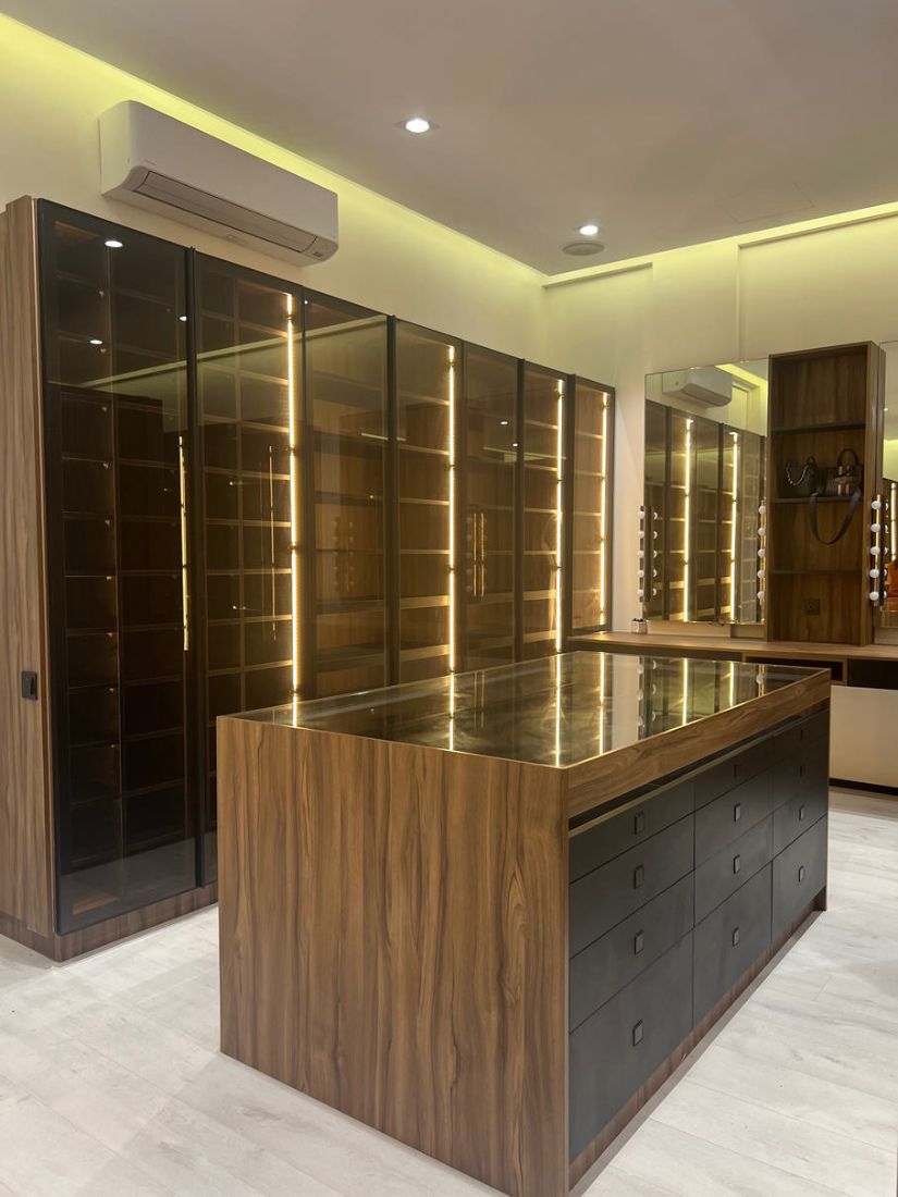 Modular walk-in closet
